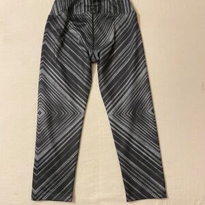Prana Womens XS Black Gray Geometric Print Athletic Crop Leggings Active Workout